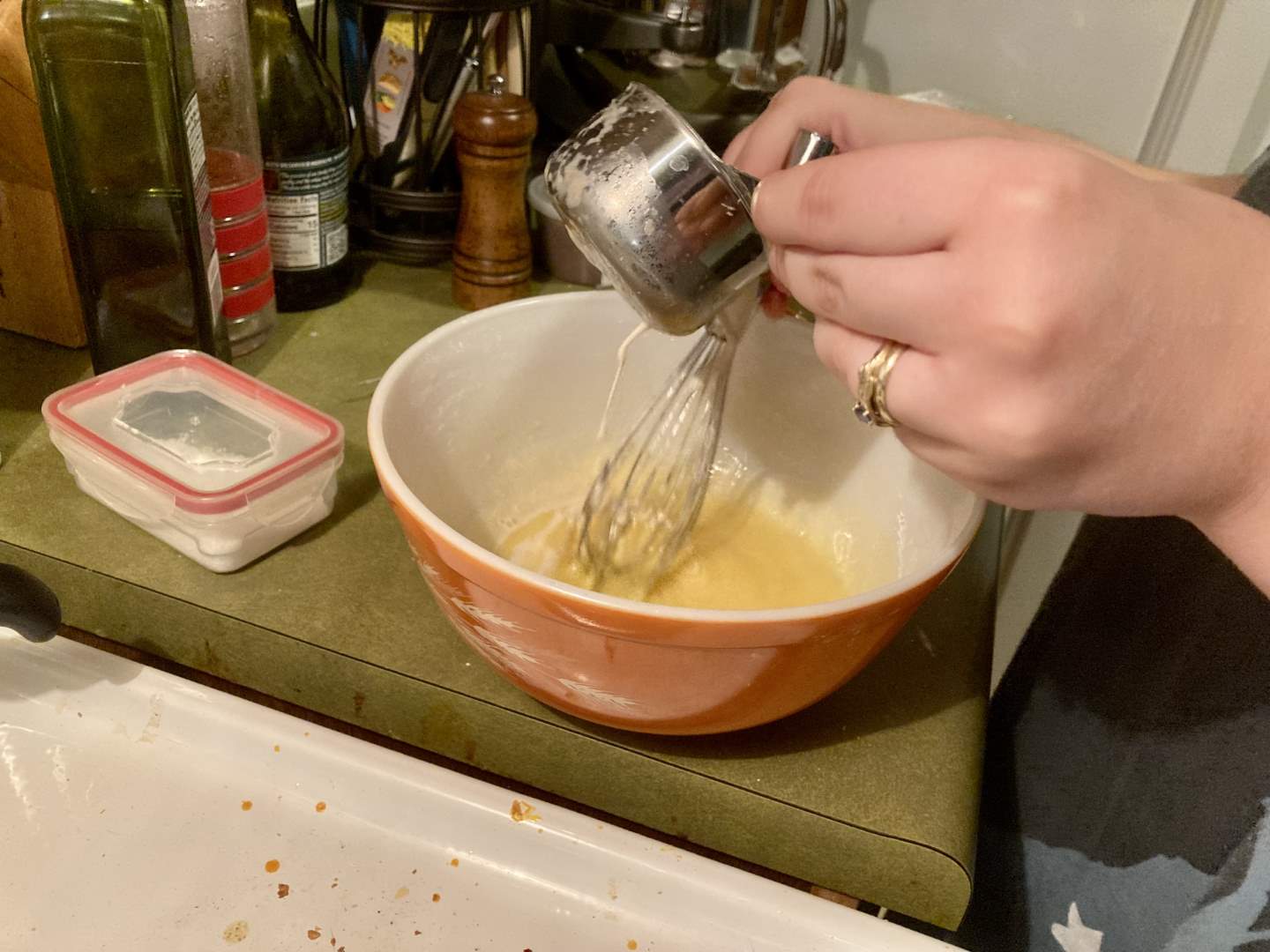 Adding the tea to egg
