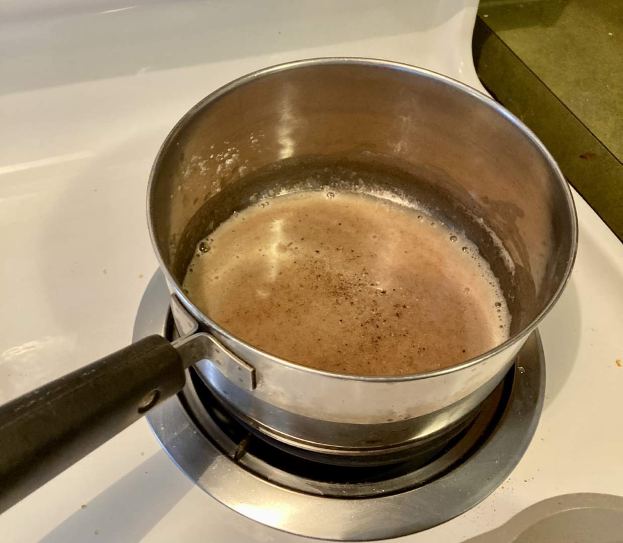a pot of brown gravy